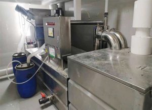 全自動(dòng)隔油設(shè)備的工作原理 解決餐飲油水分離難題